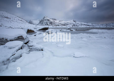 Montagnes, gust, squall, glace, banquise, littoral, paysage, paysage, mer, Lofoten, Norvège, au nord, la neige, Scandinavie, plage, mer, Banque D'Images