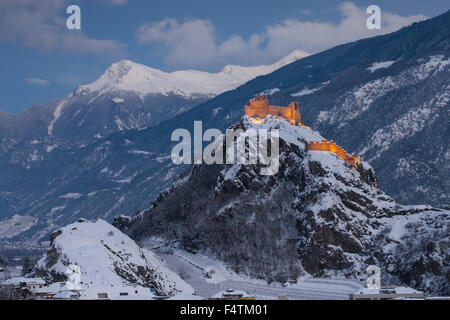 Sion, douanes, Suisse, Valais, canton, ville, canton, ville capitale, Tourbillon, crépuscule, les lumières, l'éclairage, l'hiver Banque D'Images