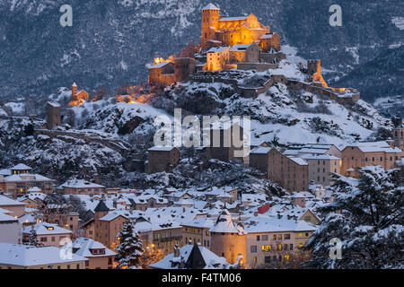 Sion, douanes, Suisse, Valais, canton, ville, canton, ville capitale, Valeria, crépuscule, les lumières, l'éclairage, l'hiver Banque D'Images