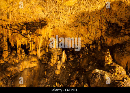 Grotte de calcaire près de Rudine, île de Krk, Croatie, Kvarner Bay Banque D'Images