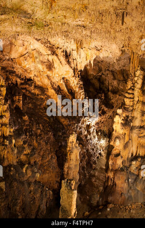 Grotte de calcaire près de Rudine, île de Krk, Croatie, Kvarner Bay Banque D'Images