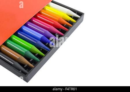 Woodless Crayons de couleur dans la case isolé sur fond blanc Banque D'Images