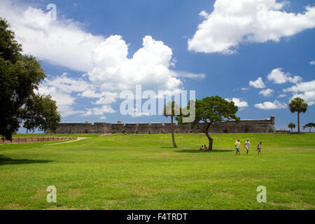 Le Castillo de San Marcos est le plus ancien fort de maçonnerie dans la zone continentale des États-Unis, il est situé à Saint Augustine, Floride Banque D'Images