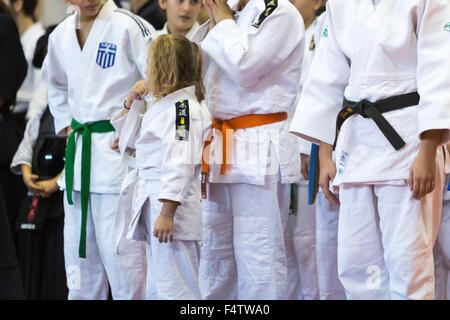 Thessalonique, Grèce, Oktober18 2015 : Démonstration par les hommes et femmes facultés des arts martiaux traditionnels japonais, le judo, carat Banque D'Images