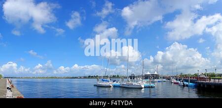 Beau panorama d'un petit port de plaisance, dans le sud de Taïwan Banque D'Images