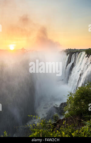 LIVINGSTONE, Zambie, Afrique du Sud - Chutes Victoria (Mosi-oa-Tunya) , plus grande cascade , sur la rivière Zambèze