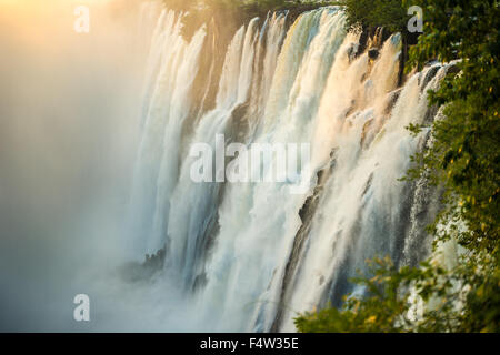 LIVINGSTONE, Zambie, Afrique du Sud - Chutes Victoria (Mosi-oa-Tunya) , plus grande cascade , sur la rivière Zambèze Banque D'Images