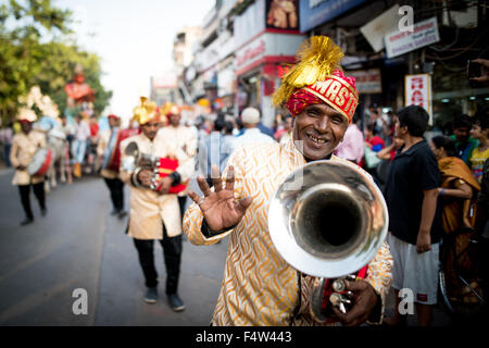 New Delhi, Inde. 22 octobre, 2015. Les gestes de l'artiste interprète ou exécutant au cours de la fête de Dussehra à New Delhi, Inde, le 22 octobre 2015. Festival de Dussehra commémore la victoire du dieu hindou Rama sur Ravana. La combustion des effigies de Ravana, signifiant la victoire du bien sur le mal, apporte les festivités à sa fin. Credit : Bi Xiaoyang/Xinhua/Alamy Live News Banque D'Images