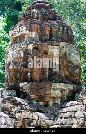 Ancienne porte de Ta Som temple à Angkor, Siem Reap, Cambodge. Avec un géant Gopura face pierre. Banque D'Images