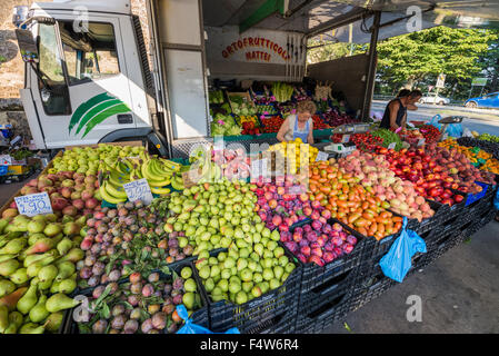 Les étals de marché , Siena, Toscane, Italie, Europe Banque D'Images