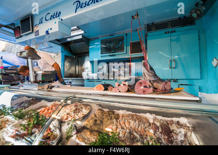 Les étals de marché , Siena, Toscane, Italie, Europe Banque D'Images