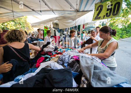 Les étals de marché , Siena, Toscane, Italie, Europe Banque D'Images