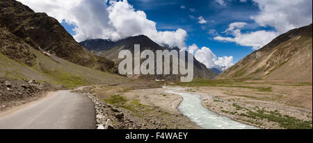 L'Inde, l'Himachal Pradesh, Lahaul et Spiti, Jispa, Leh-Manali highway dans Bhag (vallée de la rivière Bhaga) Banque D'Images