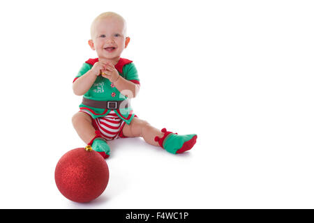 Petit bébé garçon habillé en costume d'Elf, jouant sur le plancher. Banque D'Images