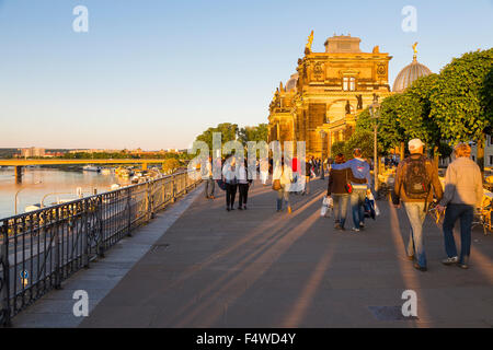 Art Academy, Terrasse de Brühl et terrasse la rive dans la lumière du soir, Dresde, Saxe, Allemagne Banque D'Images