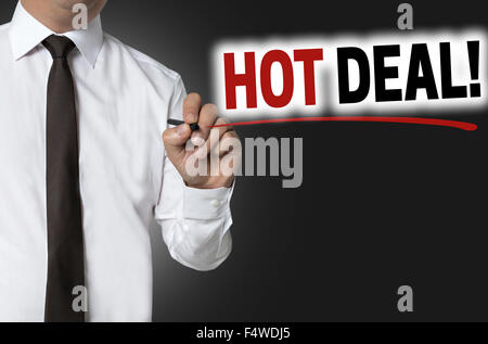 Hot deal est écrit par l'homme d'affaires contexte concept. Banque D'Images