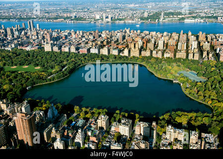 Vue aérienne de la Jacqueline Kennedy Onassis Reservoir dans Central Park, New York USA Banque D'Images