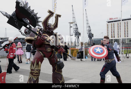 Londres, Royaume-Uni. 23 Oct, 2015. Les dévots habillés comme leurs personnages préférés de la culture pop qui fréquentent ce week-end à London Comic Con au centre Excel 23.10.2015 © Theodore Liasi/ZUMA/Alamy Fil Live News Banque D'Images