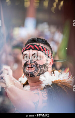 Palmas, Brésil. 22 octobre, 2015. Un candidat à la Maori avec substitution face paint participe à la cérémonie du feu aux premiers Jeux autochtones de l'International, dans la ville de Palmas, Tocantins, Brésil l'État. Credit : Sue Cunningham/Photographique Alamy Live News Banque D'Images