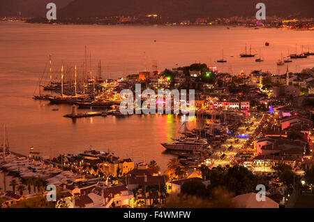 Soirée coucher du soleil Vue de la vieille ville et du port de Marmaris, Mugla, Turquie Banque D'Images