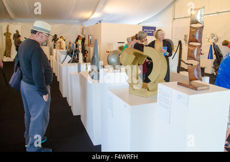 Sydney, Australie. 23 Oct, 2015. Sculpture à l'intérieur de s'afficher pendant le 19e congrès annuel de l'art Sculpture mer exposition qui a eu lieu à Sydney / Australie. , Tamarama Credit : mjmediabox/Alamy Live News Banque D'Images