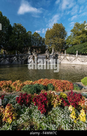 Cascade de Parco del Valentino ou Parc du Valentino, Turin, Piémont, Italie Banque D'Images