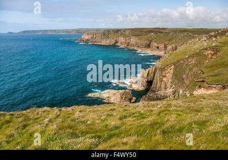 Paysage côtier pittoresque à Lands End, Cornwall, Angleterre, Royaume-Uni Banque D'Images