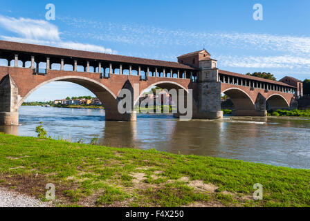 Le pont appelé "Ponte Coperto', un monument à Pavie (Italie du Nord) Banque D'Images