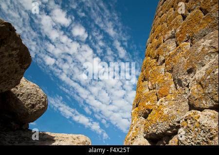 Ales,Sardaigne,Italie, 16/10/2015. Vue sur monument archéologique célèbre sarde : le Nuraghe Losa vieille tour Banque D'Images