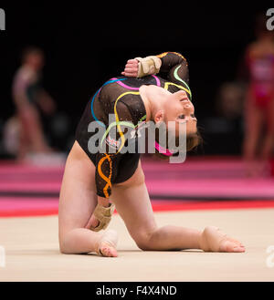 Glasgow, Ecosse. 23 Oct, 2015. FIG Championnats du monde de gymnastique artistique. Le premier jour. Ruby HARROLD (GBR) effectue sa routine au sol pendant la gymnastique. Qualifications WAG Credit : Action Plus Sport/Alamy Live News Banque D'Images