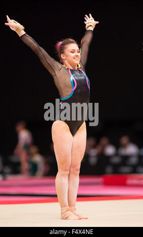 Glasgow, Ecosse. 23 Oct, 2015. FIG Championnats du monde de gymnastique artistique. Le premier jour. Ruby HARROLD (GBR) effectue sa routine au sol pendant la gymnastique. Qualifications WAG Credit : Action Plus Sport/Alamy Live News Banque D'Images