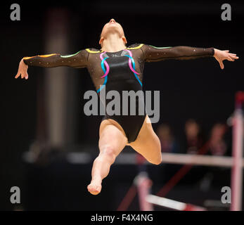 Glasgow, Ecosse. 23 Oct, 2015. FIG Championnats du monde de gymnastique artistique. Le premier jour. SIMM Kelly (GBR) effectue sa routine au sol pendant la gymnastique. Qualifications WAG Credit : Action Plus Sport/Alamy Live News Banque D'Images