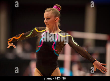 Glasgow, Ecosse. 23 Oct, 2015. FIG Championnats du monde de gymnastique artistique. Le premier jour. SIMM Kelly (GBR) effectue sa routine au sol pendant la gymnastique. Qualifications WAG Credit : Action Plus Sport/Alamy Live News Banque D'Images