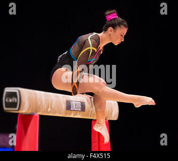 Glasgow, Ecosse. 23 Oct, 2015. FIG Championnats du monde de gymnastique artistique. Le premier jour. Claudia FRAGAPANE (GBR) effectue à la poutre lors de la WAG La gymnastique Qualifications. Credit : Action Plus Sport/Alamy Live News Banque D'Images