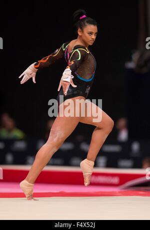 Glasgow, Ecosse. 23 Oct, 2015. FIG Championnats du monde de gymnastique artistique. Le premier jour. Elissa DOWNIE (GBR) effectue sa routine au sol pendant la gymnastique. Qualifications WAG Credit : Action Plus Sport/Alamy Live News Banque D'Images