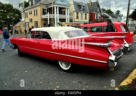 Manheim, Pennsylvania : Un classique fin des années 1950 Cadillac Eldorado Convertible au Salon de voitures Manheim Banque D'Images