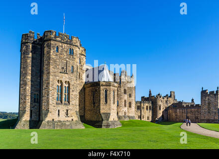 Château d'Alnwick. Basse-cour à l'égard des chambres de l'État, Alnwick, Northumberland, Angleterre Banque D'Images