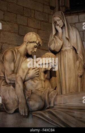 Statue de Jésus Christ après la crucifixion à l'intérieur de la cathédrale de Barcelone. Espagne Banque D'Images