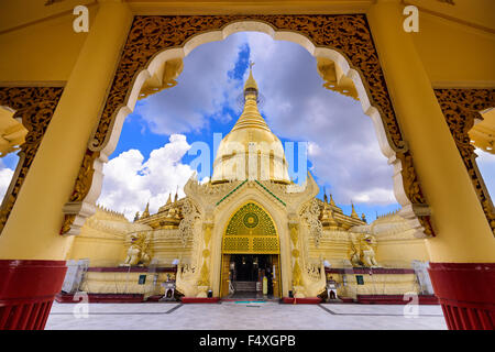 Yangon, Myanmar à Maha Wizaya pagode. Banque D'Images