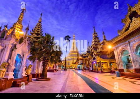 Pagode Shwedagon à Yangon, Myanmar. Banque D'Images