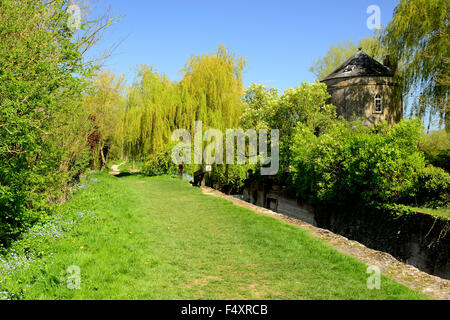 Au Roundhouse Cerney Wick verrou sur l'ancien canal Thames & Severn. Banque D'Images