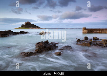 St Michael's Mount ; Aube ; Cornwall Marazion de ; UK Banque D'Images