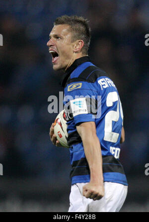 Francfort, Allemagne. 23 Oct, 2015. Frankfurt's Zlatko Dedic célèbre sa 1-2 but durant le match de football Bundesliga FSV Frankfurt entre VfL Bochum et dans la Volksbank Stadium à Frankfurt am Main, Allemagne, 23 octobre 2015. Photo : FREDRIK VON ERICHSEN/dpa dpa : Crédit photo alliance/Alamy Live News Banque D'Images