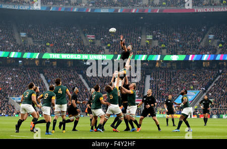 Londres, Royaume-Uni. 24 Oct, 2015. L'Afrique du Sud de l'alignement V Nouvelle-Zélande Afrique du Sud V Nouvelle-zélande Coupe du Monde de Rugby 2015, London, Londres, Angleterre 24 octobre 2015 Rugby World Cup 2015, demi-finales le stade de Twickenham, Londres, Angleterre Allstar Crédit : photo library/Alamy Live News Banque D'Images