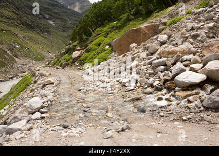 L'Inde, l'Himachal Pradesh, le Lahaul Valley, Chhatru, sur route pour les chutes de Spiti à côté de la rivière Chandra Banque D'Images