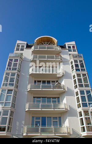 Avant d'un immeuble moderne à Berlin Banque D'Images