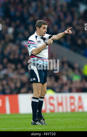 Le stade de Twickenham, London, UK. 24 Oct, 2015. Demi-finale de la Coupe du Monde de Rugby. Afrique du Sud contre la Nouvelle-Zélande. Arbitre Jerome Garces Credit : Action Plus Sport/Alamy Live News Banque D'Images