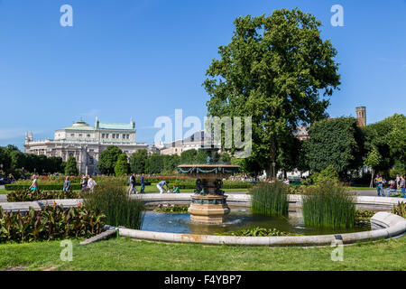 Vienne - 23 juin : Visite des jardins de Schönbrunn Le 23 juin 2013 à Vienne. En 2008, Vienne a été la 20e ville la plus visitée Banque D'Images