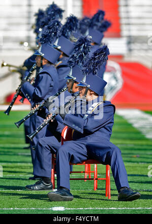 Albuquerque, NM, USA. 24 Oct, 2015. Haut Highland's Hornet Marching Band utilisé chaises pliantes dans le cadre de leur routine dans le premier événement de la Zia Marching Band Fiesta. Samedi, 24 octobre 2015. © Jim Thompson/Albuquerque Journal/ZUMA/Alamy Fil Live News Banque D'Images