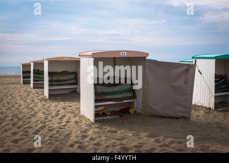 Cabines de plage traditionnel à Katwijk, Pays-Bas Banque D'Images